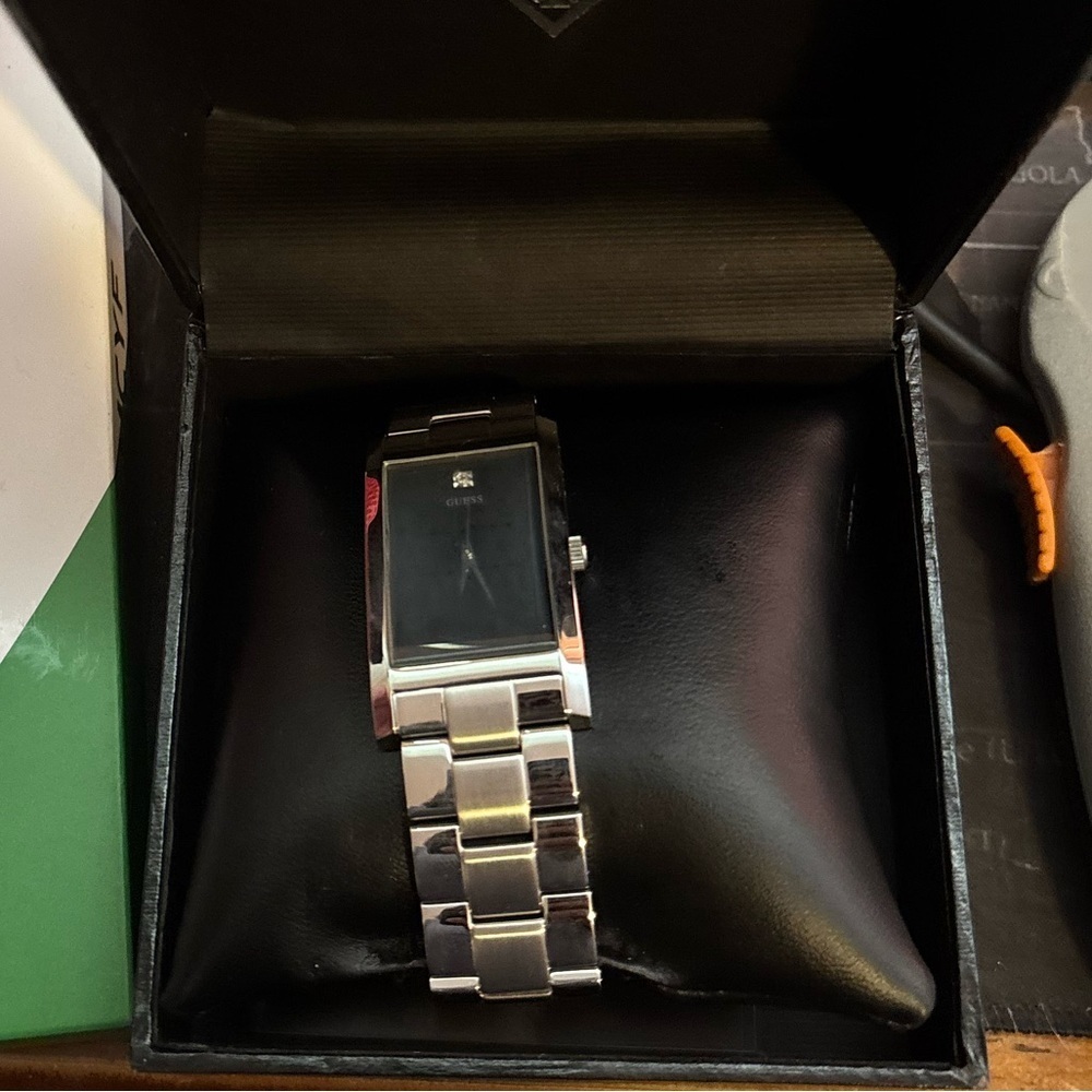 Guess Black Crocodile-Embossed Watch With Box - Picture 2 of 2
